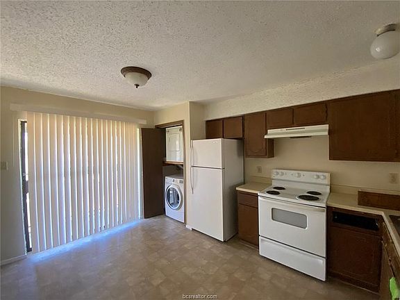 5th image of 411 Manuel Dr APT A