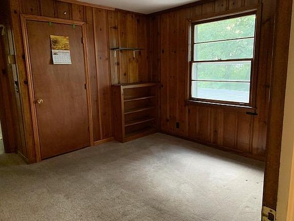2nd image of 102 Graeme Dr #A