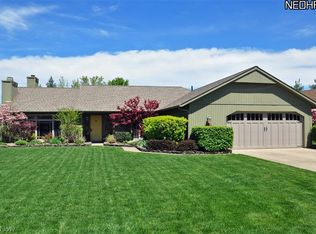 21424 Meadows Edge Ln, Strongsville, OH 44149