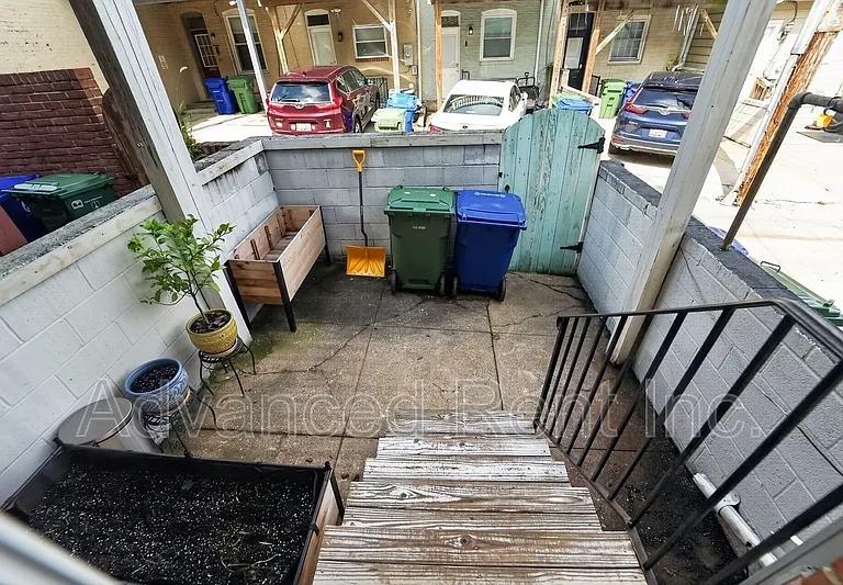 528 S Curley St — Photo 25