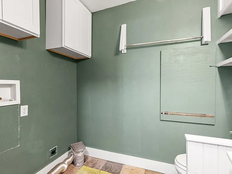605 W Schubert St — Photo 12