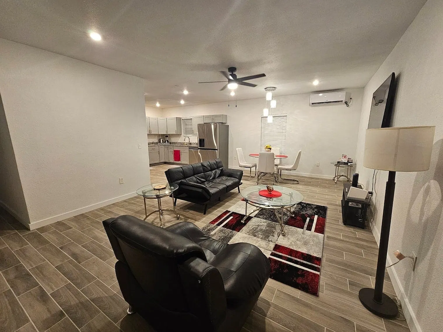 4 bed, 3.0 bath, $4,251 — Photo 4