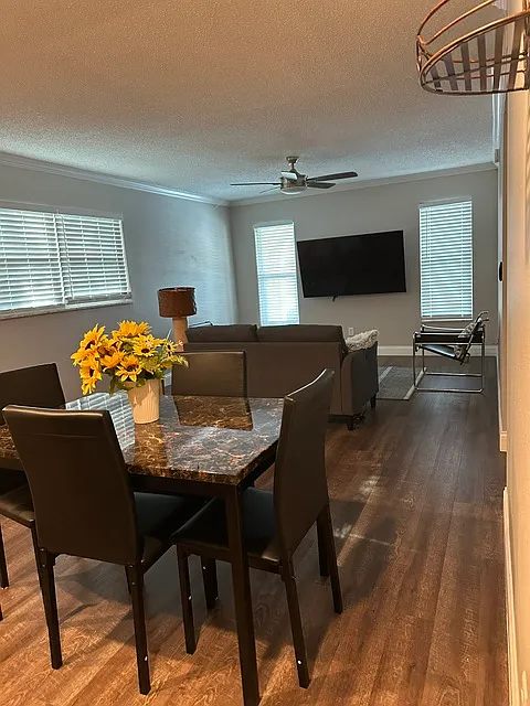 2 bed, 925 sqft, $2,200 — Photo 3