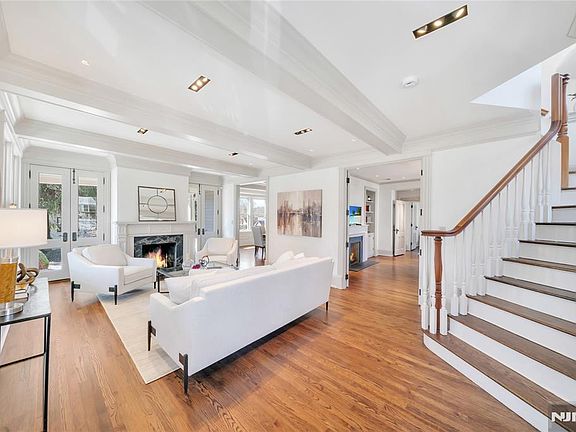 4th image of 48 Sherman Pl