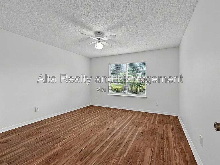 8426 Country Bend Cir W — Photo 30