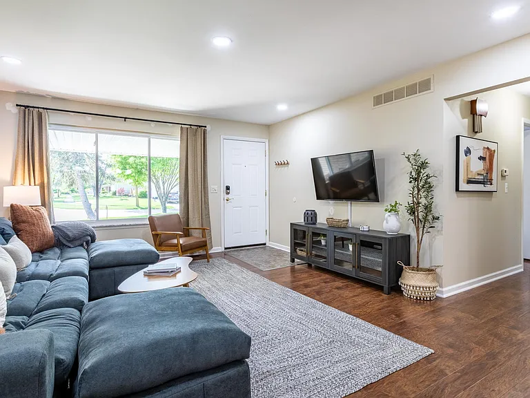 5038 Dayton Dr — Photo 8