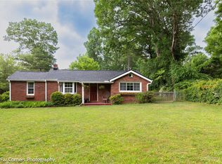 10 Sherwood Forest Dr, Arden, NC 28704