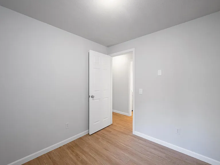 136 Windward Dr — Photo 14