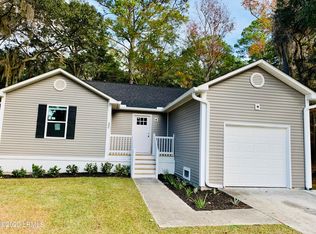 32 Canopy Ln, Saint Helena Island, SC 29920