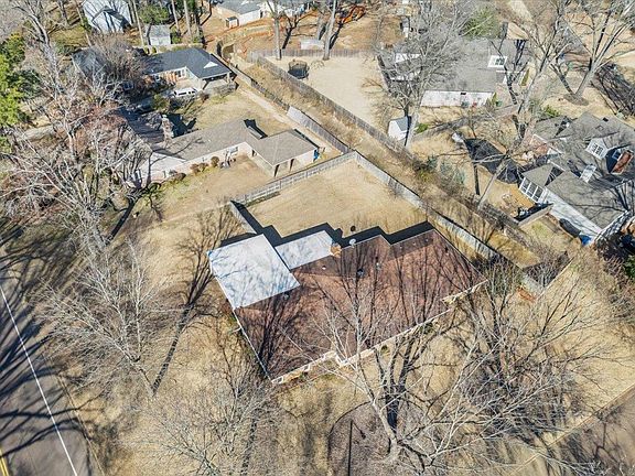 3rd image of 7504 Apple Valley Rd