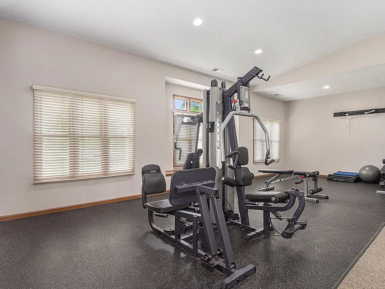 Colonial Pointe at Fairview Apartments — Photo 34