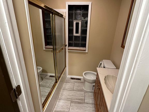 5th image of 4218 Drummond St #1