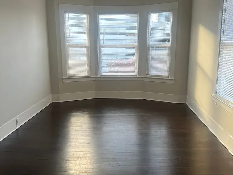 Great Location with Full Washer and Dryer in Unit and Full Kitchen! — Photo 41