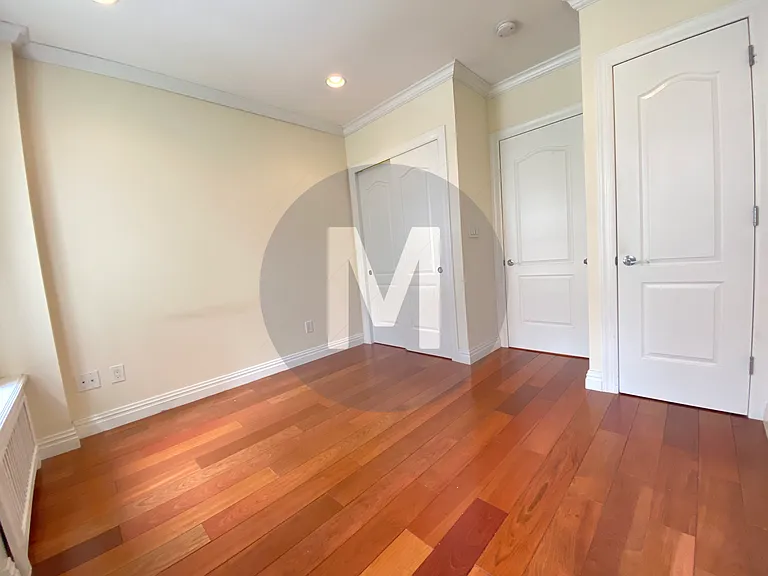 314 E 62nd St #4 — Photo 2