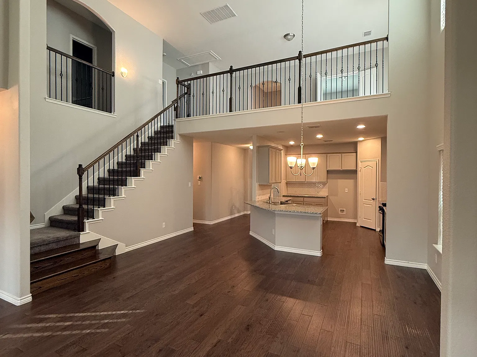 4 bed, 2.5 bath, 3282 sqft, $3,200 — Photo 4