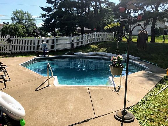 3rd image of 3003 Columbia Dr
