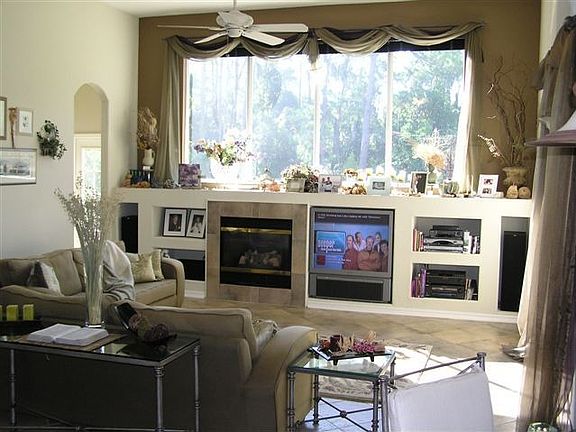 Family Room / Ent. Center