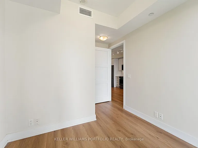 10 Park Lawn Rd #524 — Photo 16