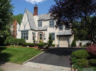 85 Woodbine Ave, Merrick, NY 11566