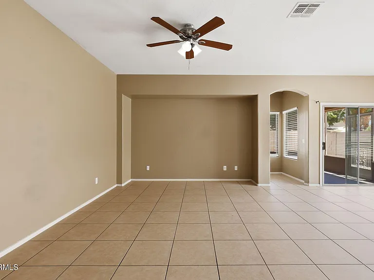 12910 W Corrine Dr — Photo 3