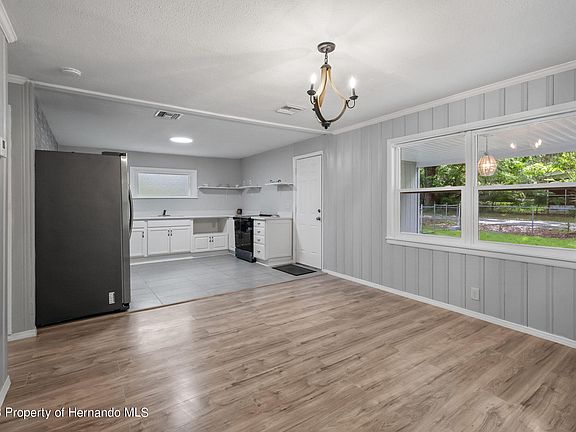 5th image of 19445 Wildwood Dr