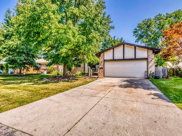 31700 Schoolcraft Ave, Fraser, MI 48026