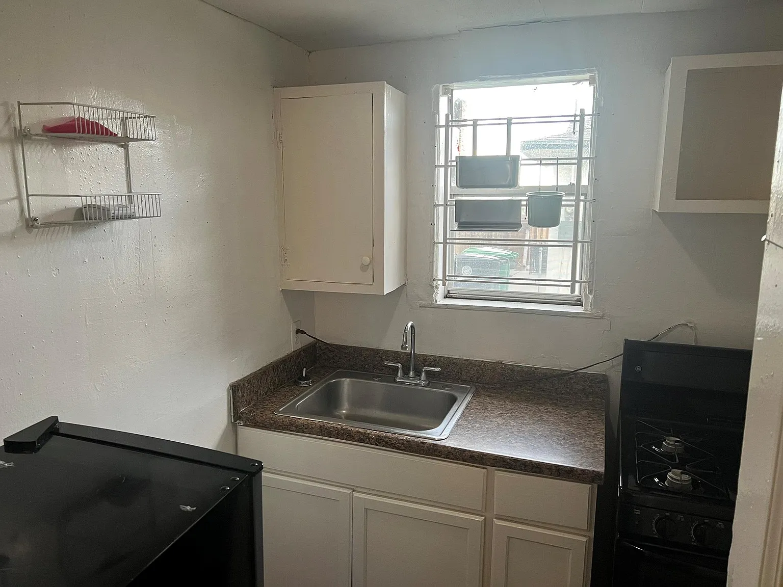 1 bed, 1.0 bath, 300 sqft, $800 — Photo 2