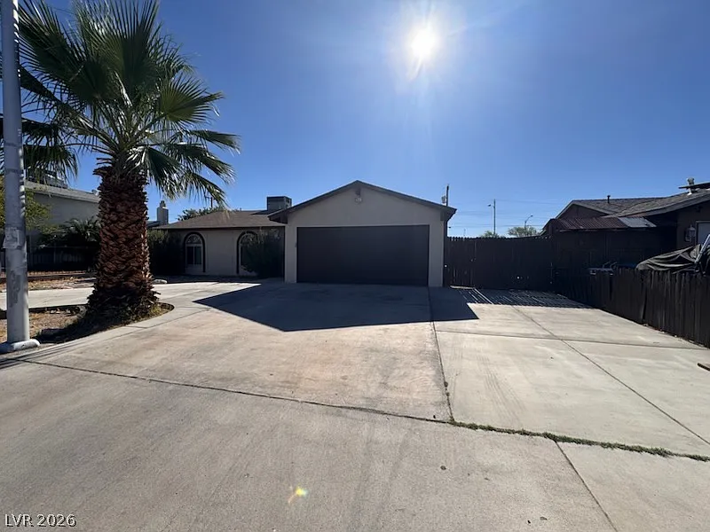 3 bed, 2.0 bath, 1247 sqft, $1,725 — Photo 3