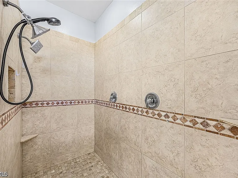 2649 SW 32nd St — Photo 22