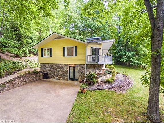 4th image of 40 Blueberry Ln