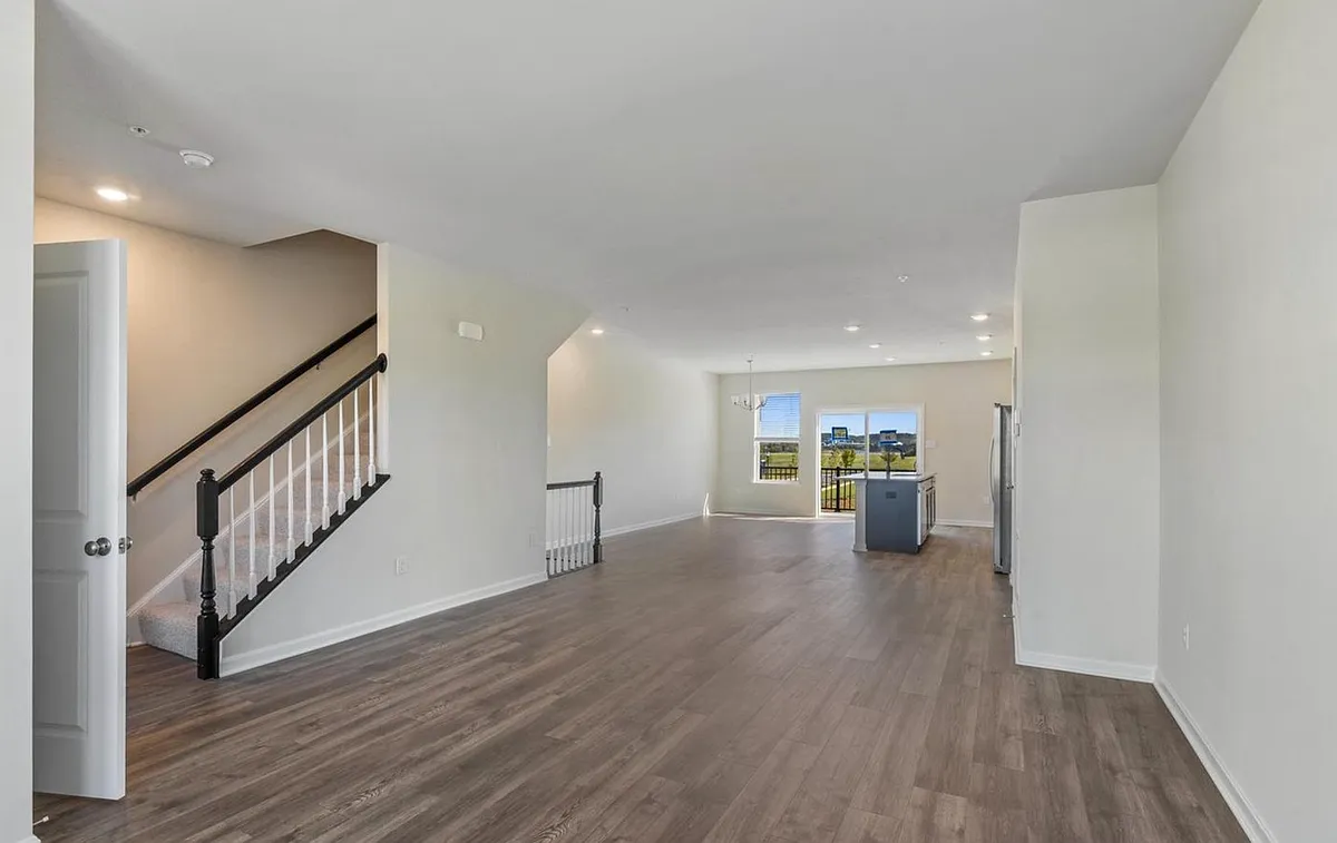3 bed, 3.5 bath, 1962 sqft, $2,900 — Photo 2