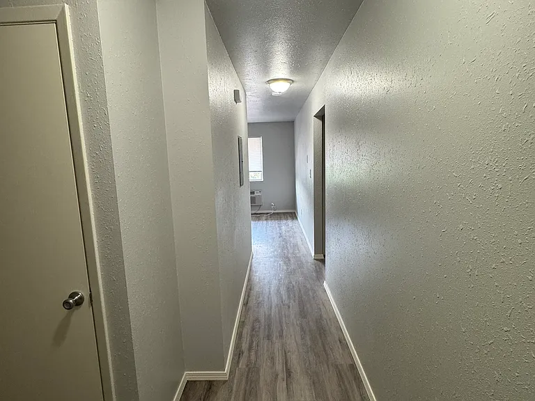 2411 W 2nd Ave #11 — Photo 7