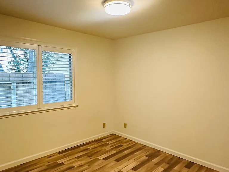 542 Sloat Ave #4 — Photo 4