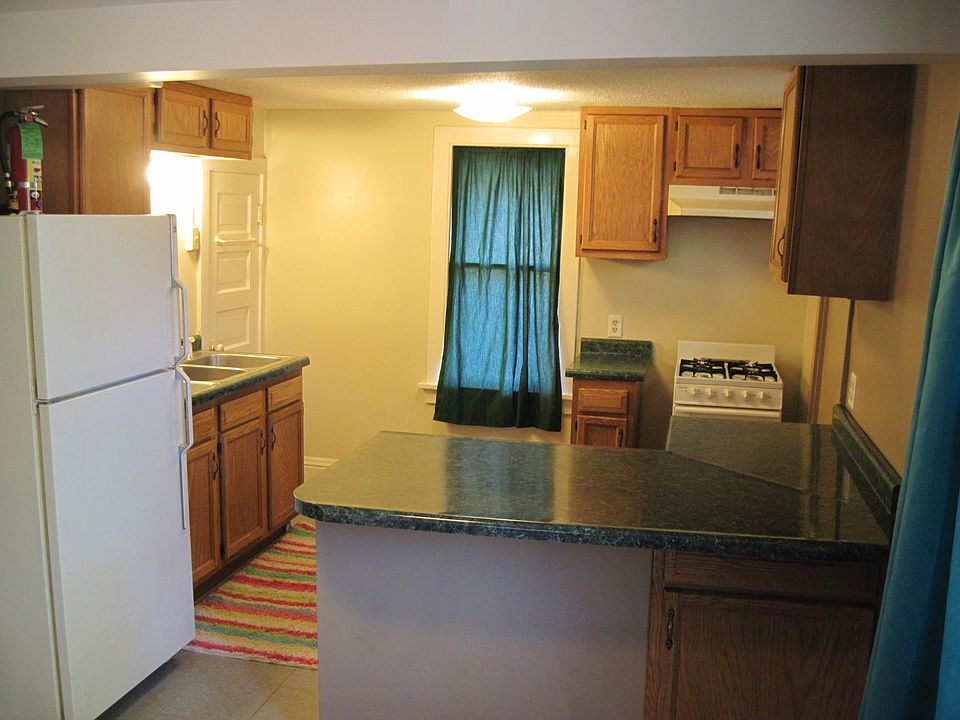 2nd image of 212 E 7th St