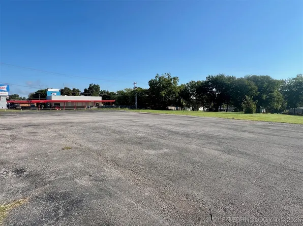 700 N 1st St, Madill, OK 73446