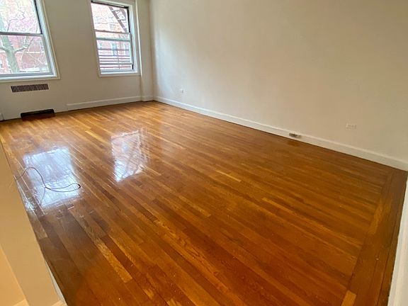 3rd image of 1 Larchmont Ave #1850
