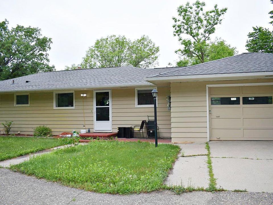 1st image of 5010 Interlachen Dr NE