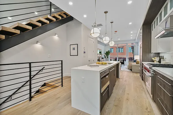 Sold by Avenue Sotheby's International Realty | media 4