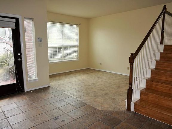 4th image of 2720 Buxton Dr