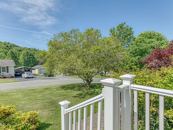 3rd image of 117 Reed Rd