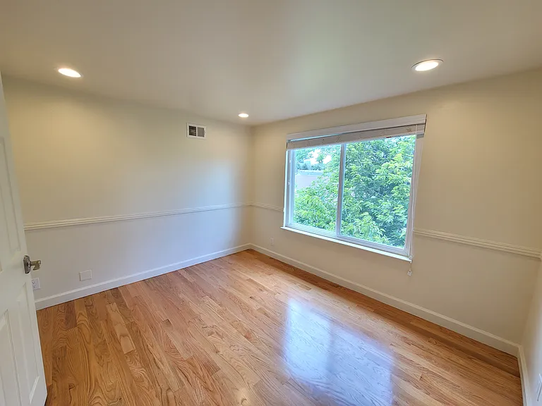 1093 Jamaica St — Photo 15