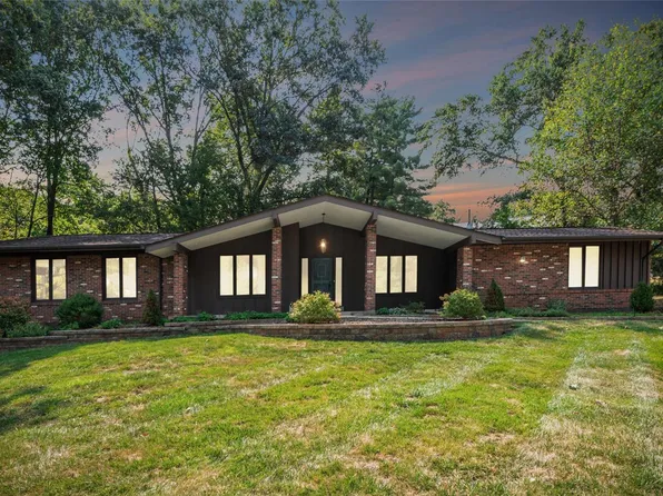 220 Chamonix Ct, Saint Louis, MO 63141