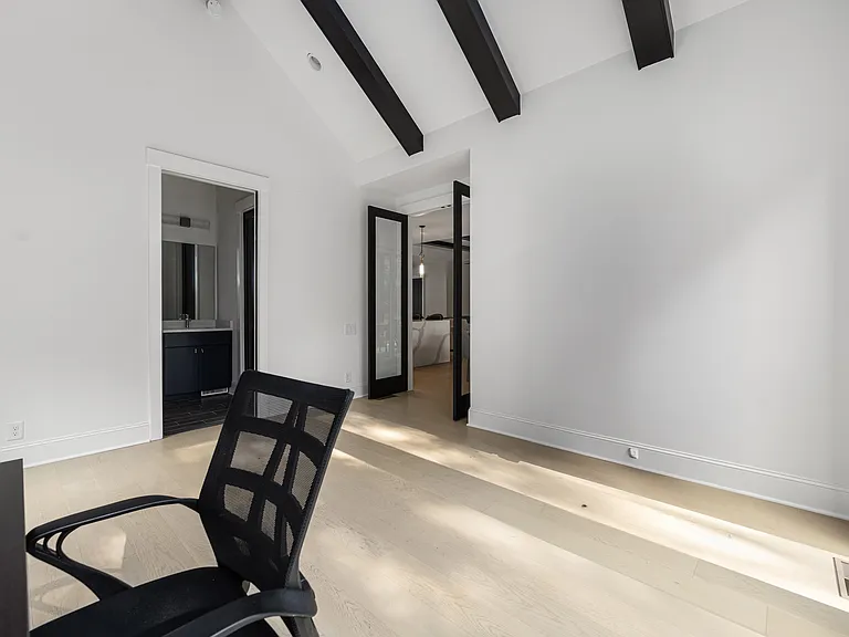 10119 Laurier Ln — Photo 32