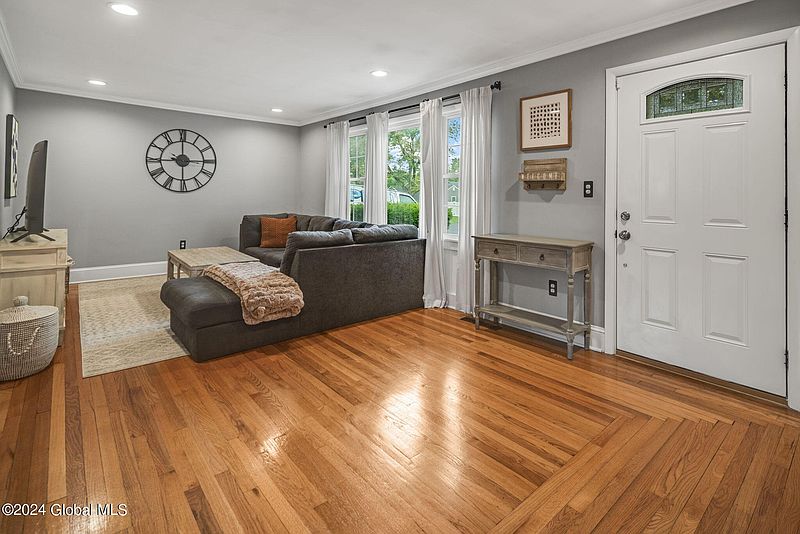 3rd image of 3 Pleasant Terrace