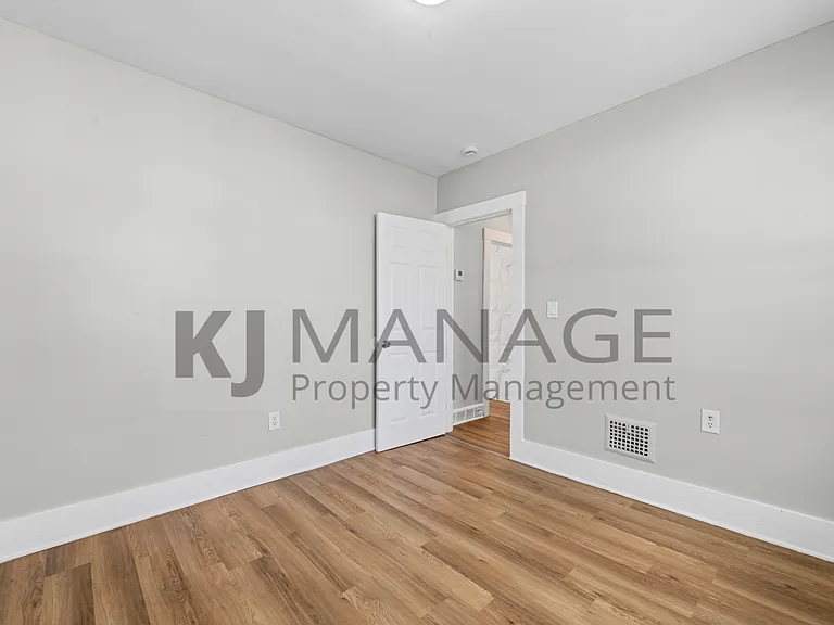 2460 2nd St — Photo 9