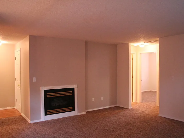 375 W 8th St — Photo 6