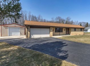 N74W17552 Sunny Cir, Menomonee Falls, WI 53051