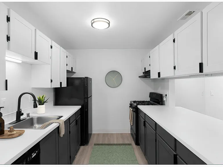 The Rosewood Apartments — Photo 2