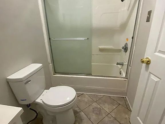 3rd image of 140 Chelsea Cir