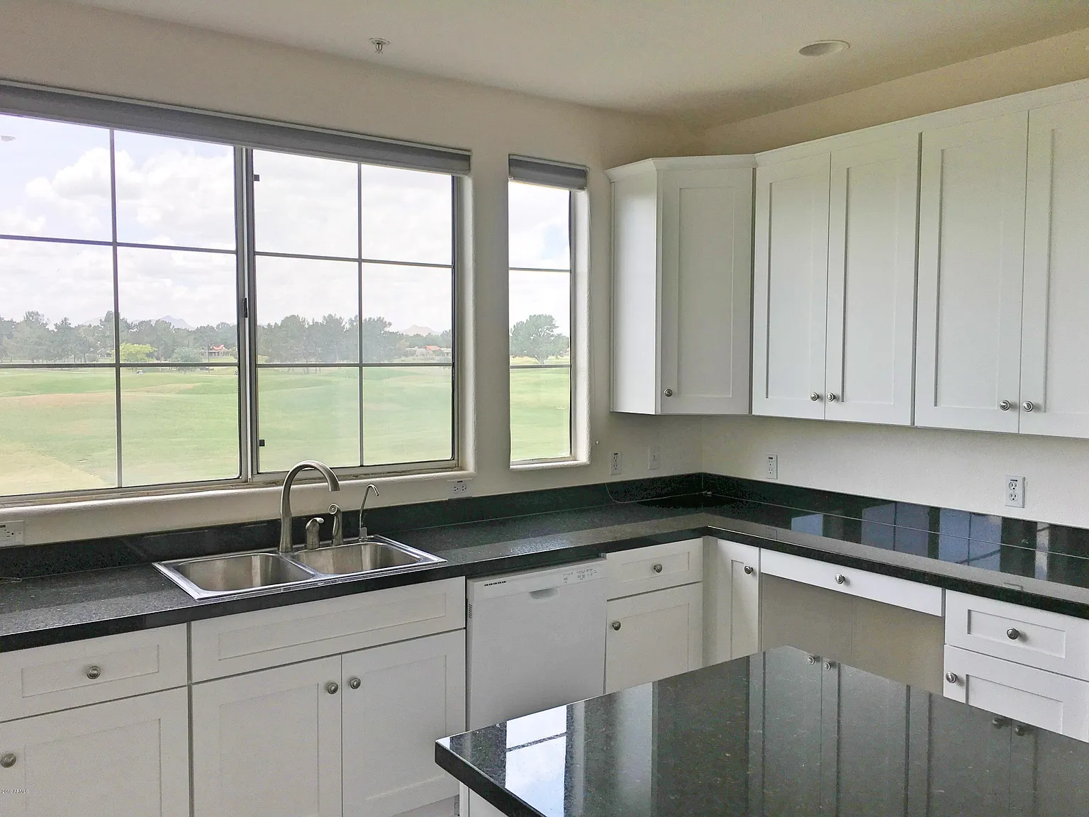 3 bed, 3.0 bath, 1413 sqft, $2,850 — Photo 2